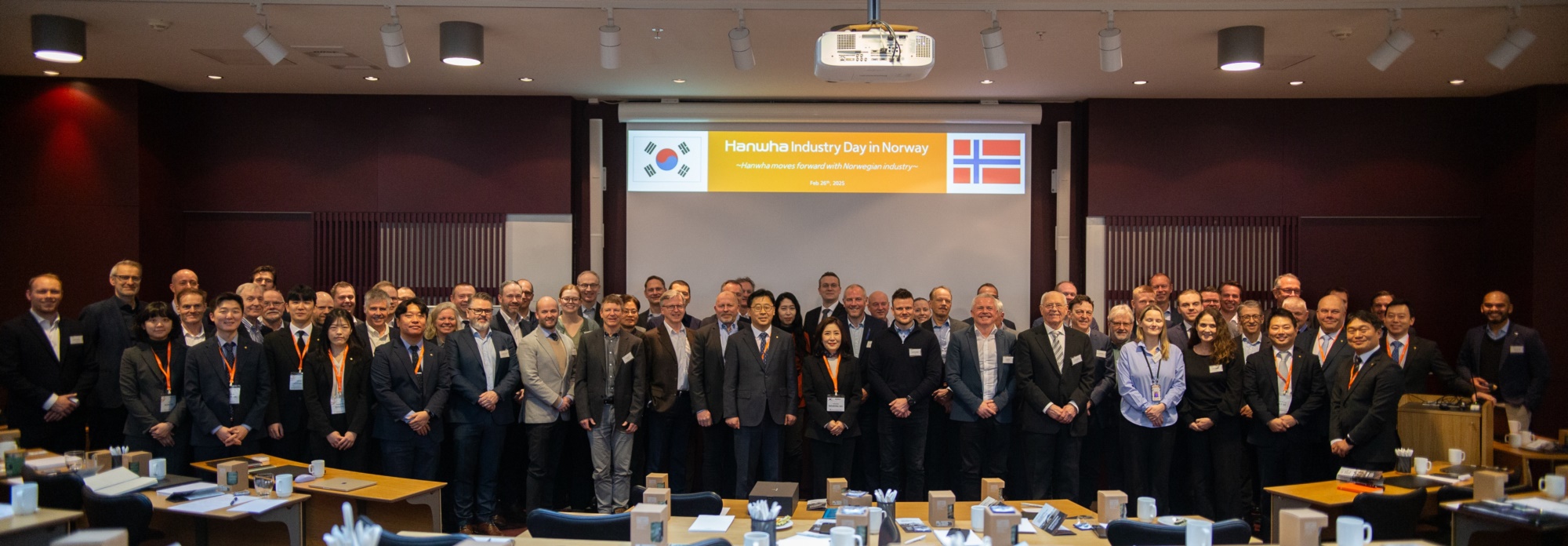 Photo_Attendees at Hanwha Industry Day are taking 