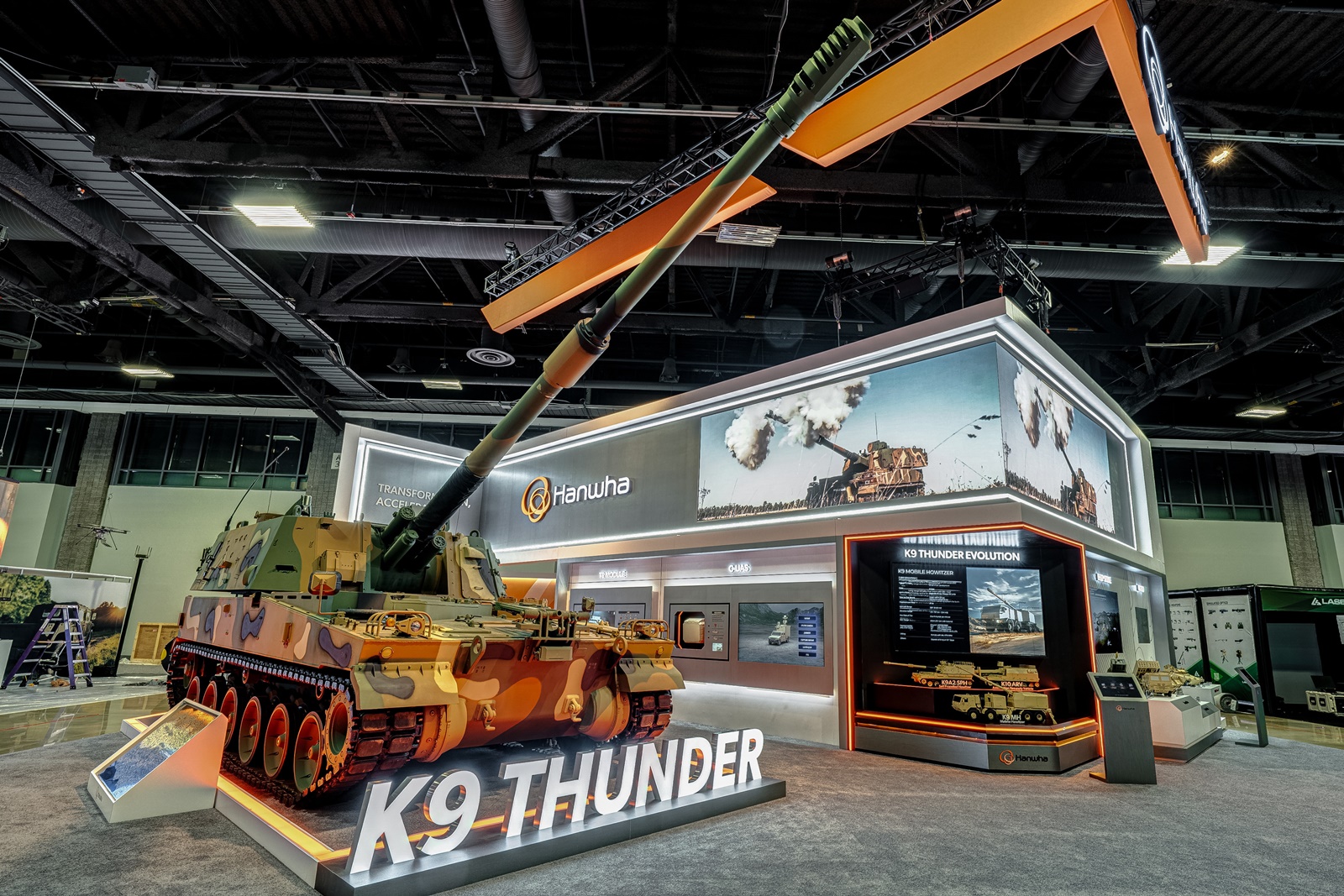 Hanwha presents auto-loading K9A2 wheeled howitzer